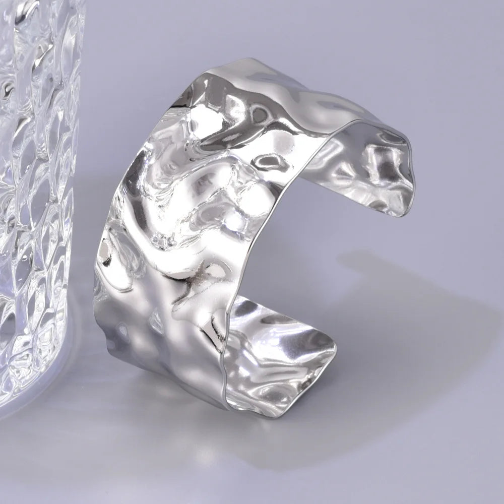 Concave-Convex Bangle