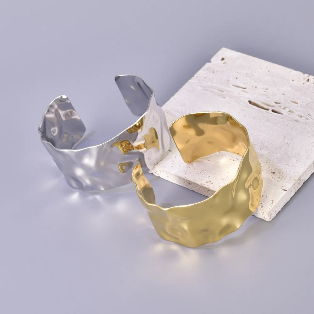 Concave-Convex Bangle