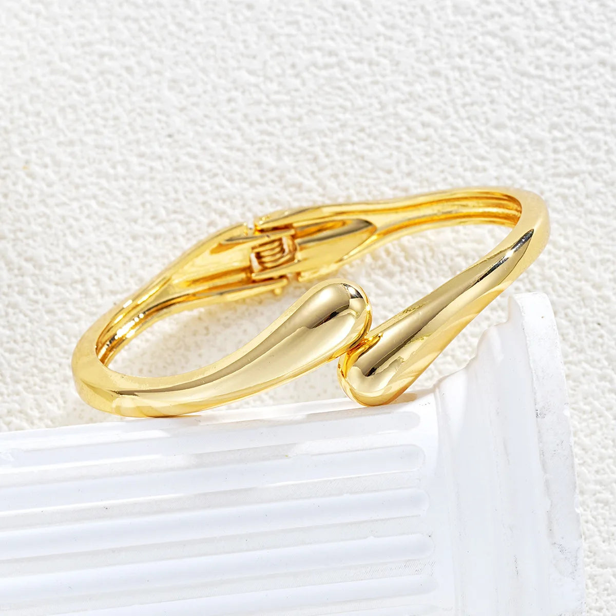 Waterdrop Chic Bangle