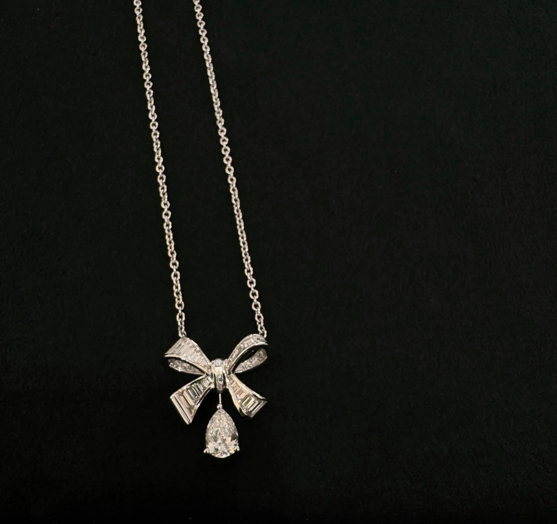 Chic Bow Necklace