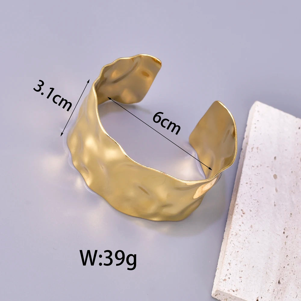 Concave-Convex Bangle
