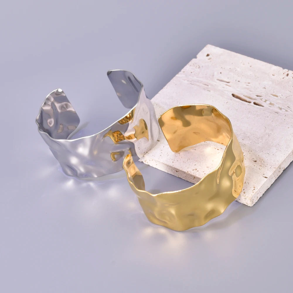 Concave-Convex Bangle