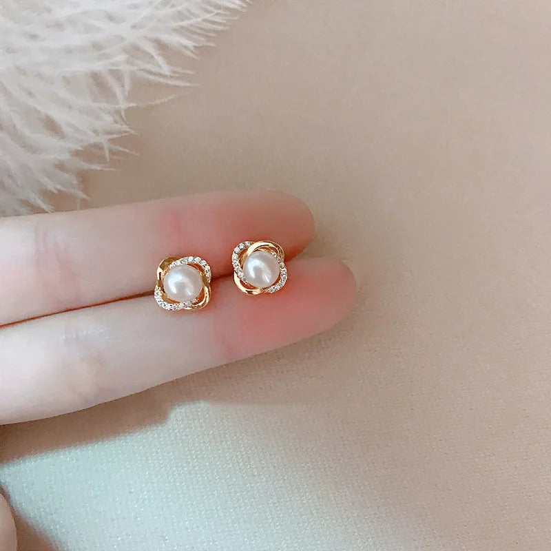 Élise Pearl Drop Earrings