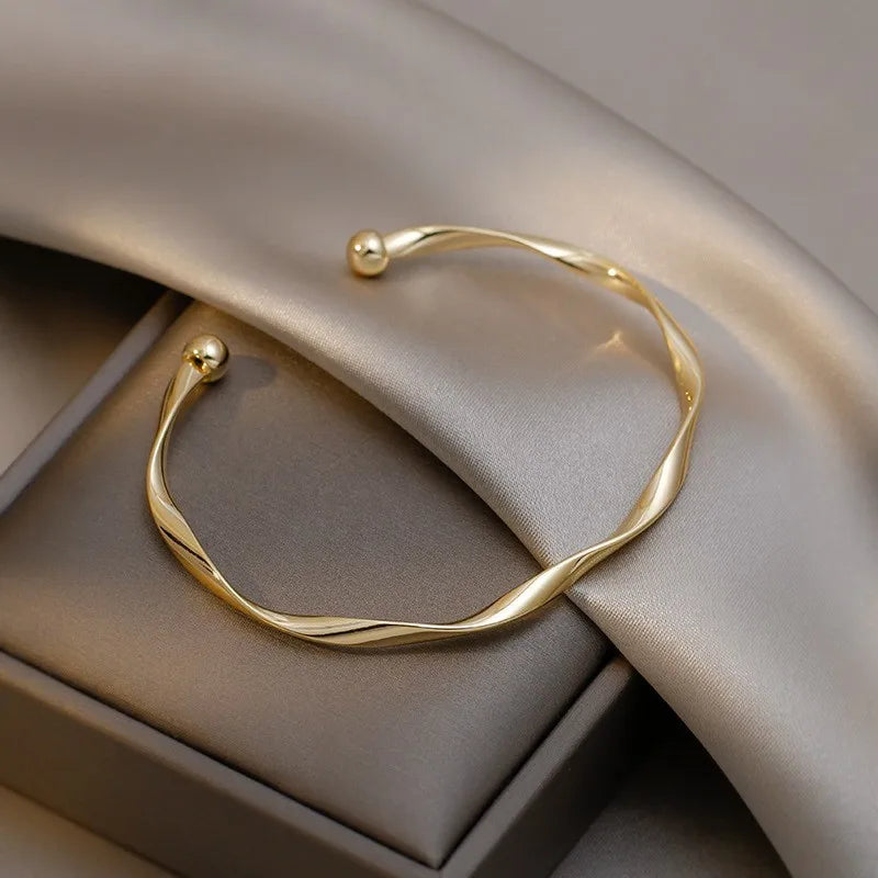 Waterdrop Chic Bangle