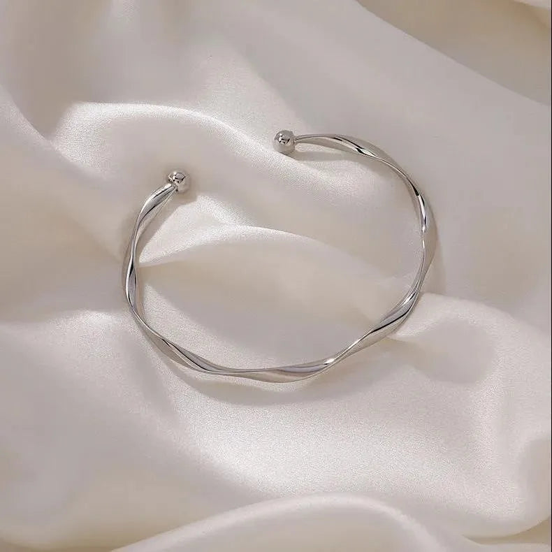 Waterdrop Chic Bangle