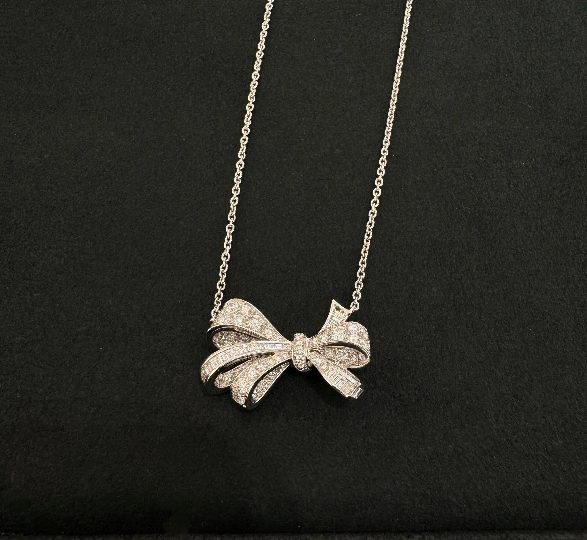 Chic Bow Necklace