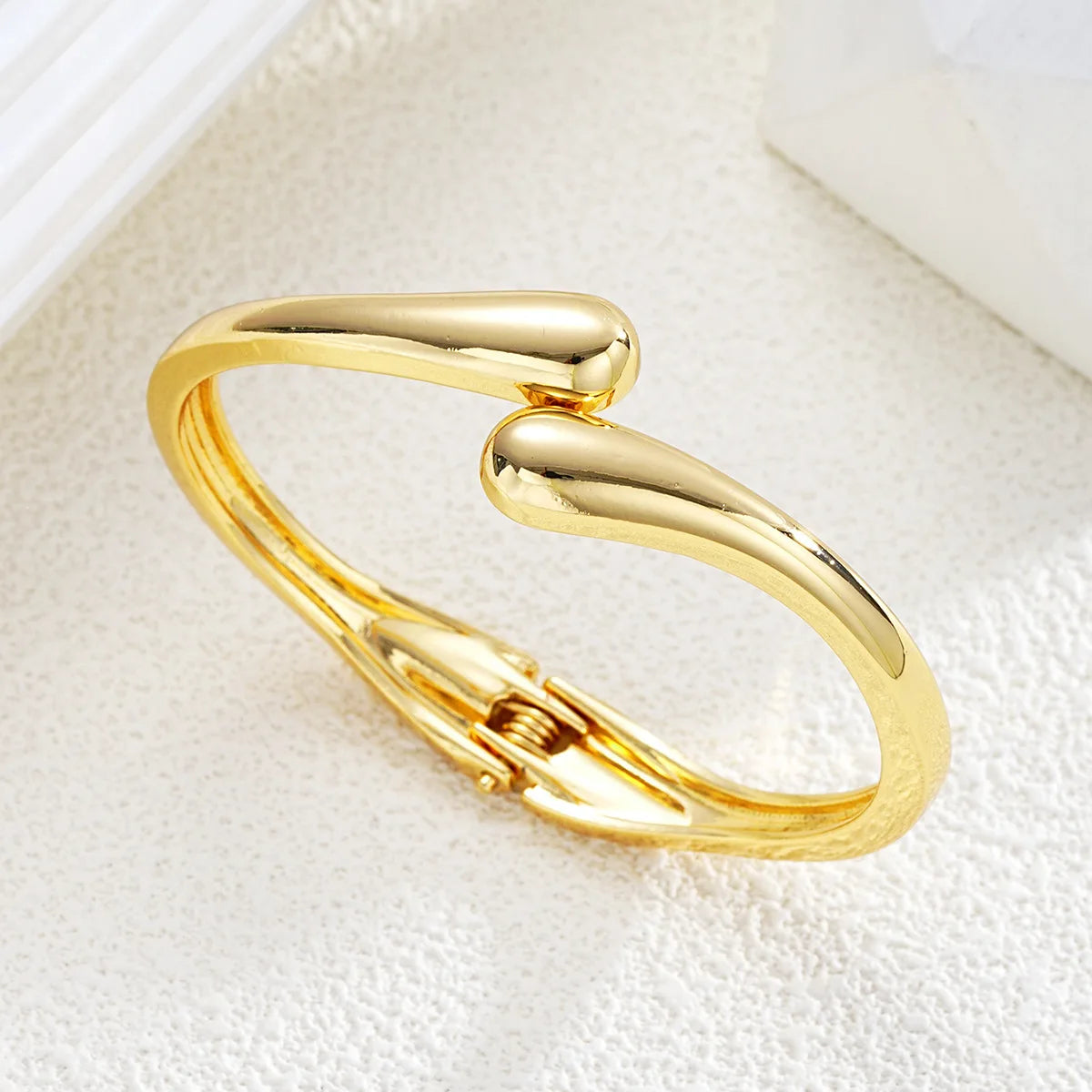 Waterdrop Chic Bangle