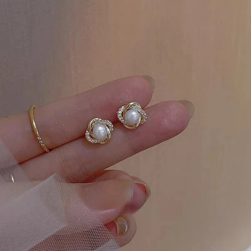 Élise Pearl Drop Earrings